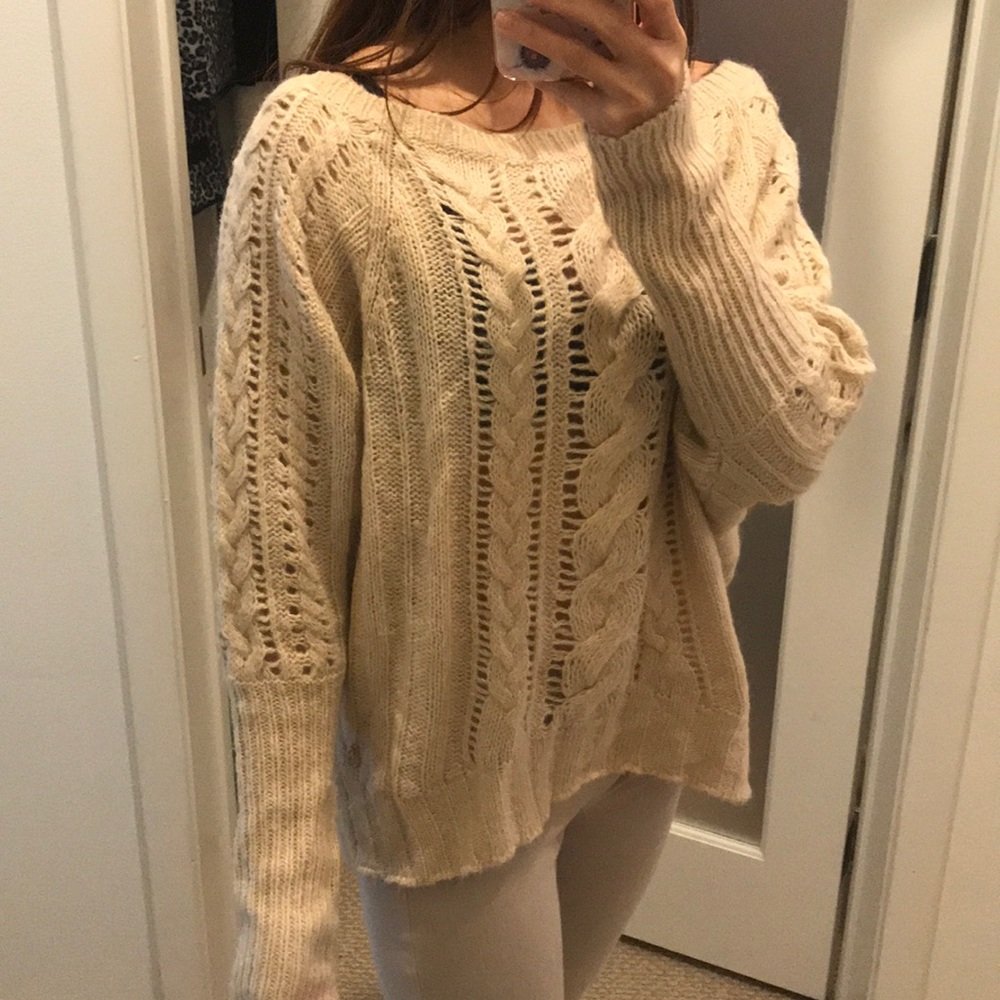 🌸Juicy Couture cable knit sweater